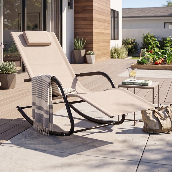 Costway Sedia a dondolo da esterno con poggiatesta rimovibile e tessuto traspirante, Sedia a sdraio da giardino portata 160 kg Beige
