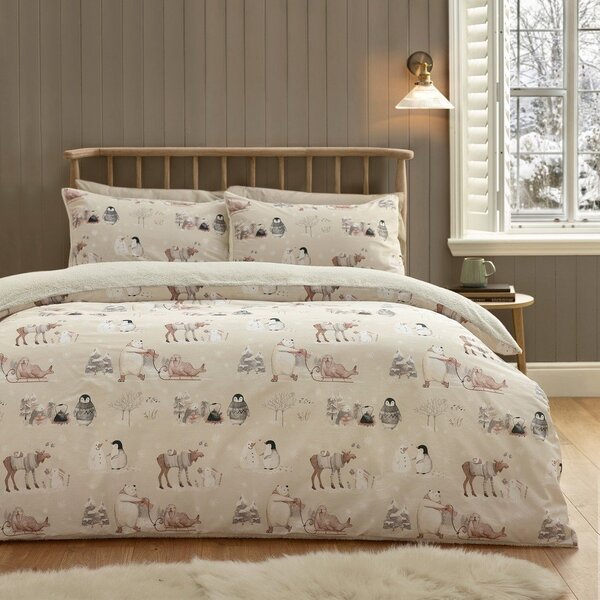 Set copripiumino e federa beige in micropile per letto matrimoniale 200x200 cm Winter Friends – Catherine Lansfield