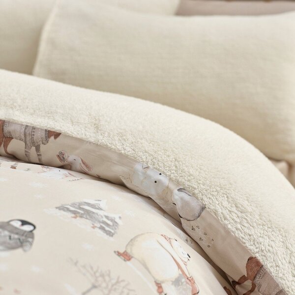 Set copripiumino e federa beige in micropile per letto matrimoniale 200x200 cm Winter Friends – Catherine Lansfield