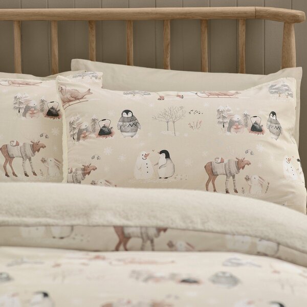 Set copripiumino e federa beige in micropile per letto matrimoniale 200x200 cm Winter Friends – Catherine Lansfield