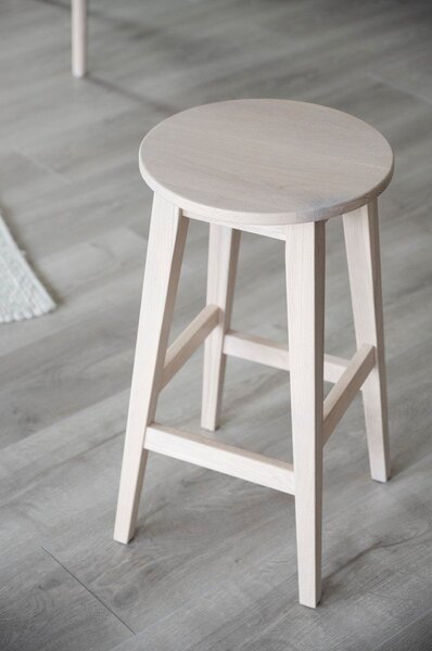 Sedia da bar di colore naturale in rovere massiccio (altezza della seduta 65 cm) Austin – Rowico