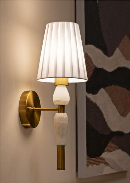 LAMPADA DA MURO SALISBURG CM 16x20x 46 dettagli classici e forme affusolate oro e bianco