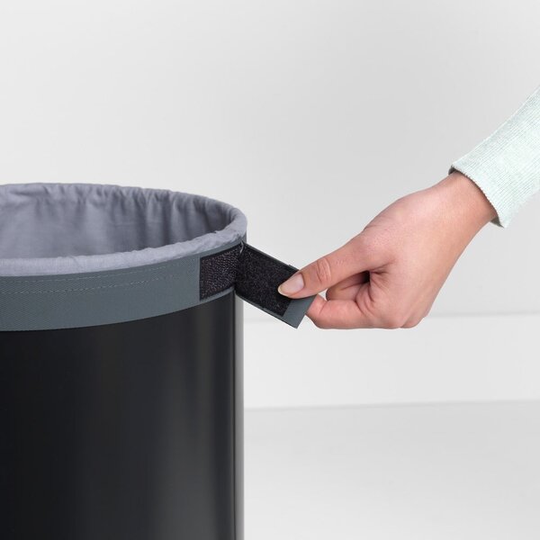 Cesto portabiancheria in metallo nero opaco 35 L - Brabantia