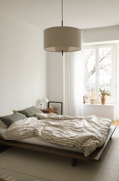 Hnědá dvoulůžková postel z borovicového dřeva s roštem 180x200 cm Japan – Karup Design