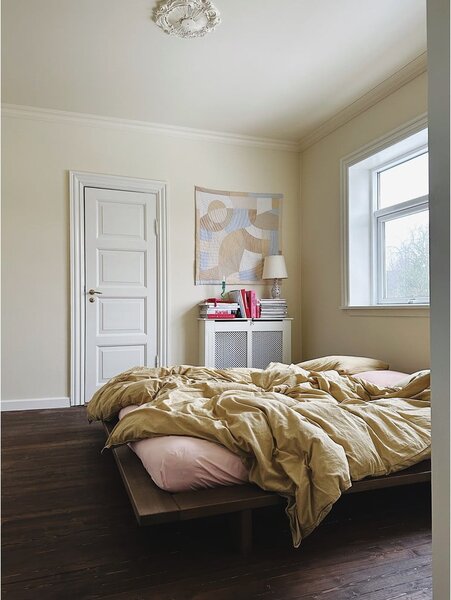 Hnědá dvoulůžková postel z borovicového dřeva s roštem 180x200 cm Japan – Karup Design