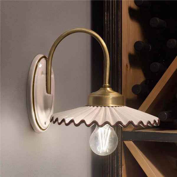 Applique da parete rustica in metallo e paralume in ceramica decorata a mano L'AQUILA Dimensioni 21x26x h 23 cm peso 1,15 kg - Attacco Lampada E 27