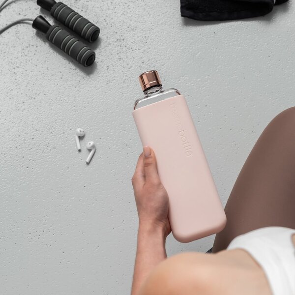 Manicotto per bottiglia in silicone rosa SLIM Sleeve Slim - Memobottle
