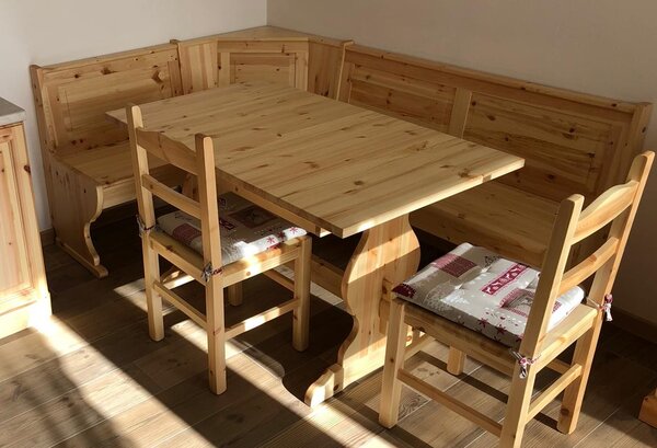 ANGOLO PANCA 133X193 CON TAVOLO ALLUNGABILE 130 A 170 CON DUE SEDIE ANITA SEDILE LEGNO TINTA NATURALE a siena, ancona, brindisi, bari, foggia, milano