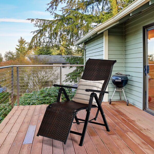 Costway Sedia pieghevole reclinabile in rattan con schienale regolabile struttura in acciaio, Chaise longue portatile