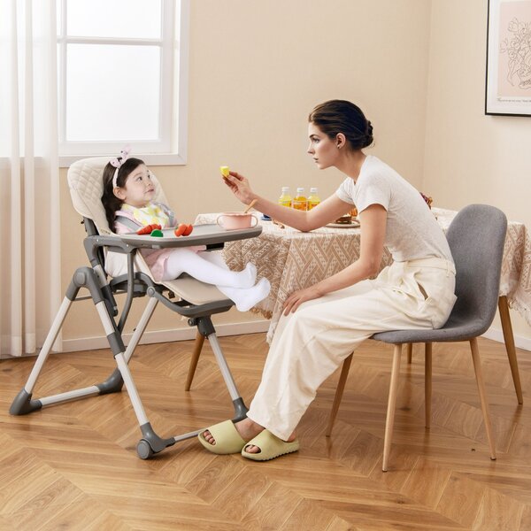Costway Seggiolone pieghevole per bambini con vassoio staccabile, Seggiolone portatile regolabile con poggiapiedi Beige