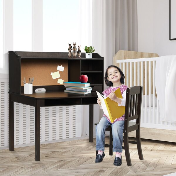Costway Scrivania per bambini con sedia mensola bacheca in sughero da letto, Set scrivania e sedia per bambini postazione di lavoro Marrone