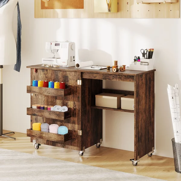 Costway Carrello per artigianato con ripiano e contenitori per camera da letto, Tavolo da cucito pieghevole con stazione di ricarica Marrone