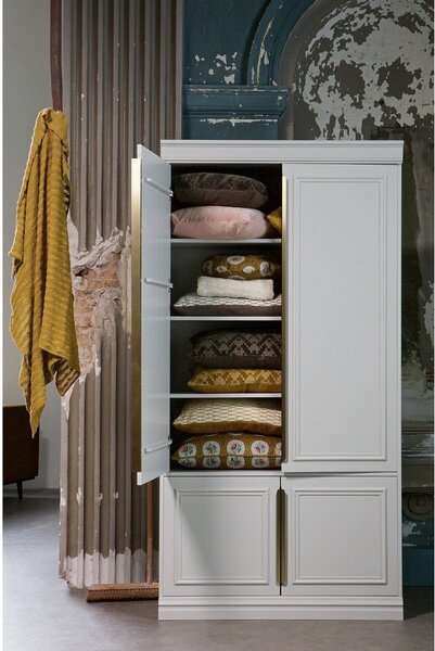 Armadio grigio chiaro in pino massiccio 110x215x44 cm Organize – WOOOD