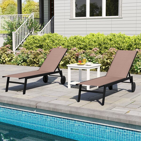Costway Sdraio patio ruote poltrona reclinabile 6 posizioni schienale regolabile, Sdraio tessuto traspirante prendisole piscina terrazza giardino Marrone