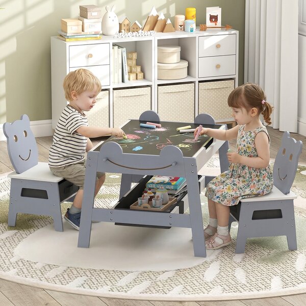 Costway Tavolo per bambini e 2 sedie con piano reversibile lavagna bianca e gesso, Set scrivania artistica 5-in-1 con 4 ganci vano portaoggetti e contenitori 3-10 anni 50cm Grigio