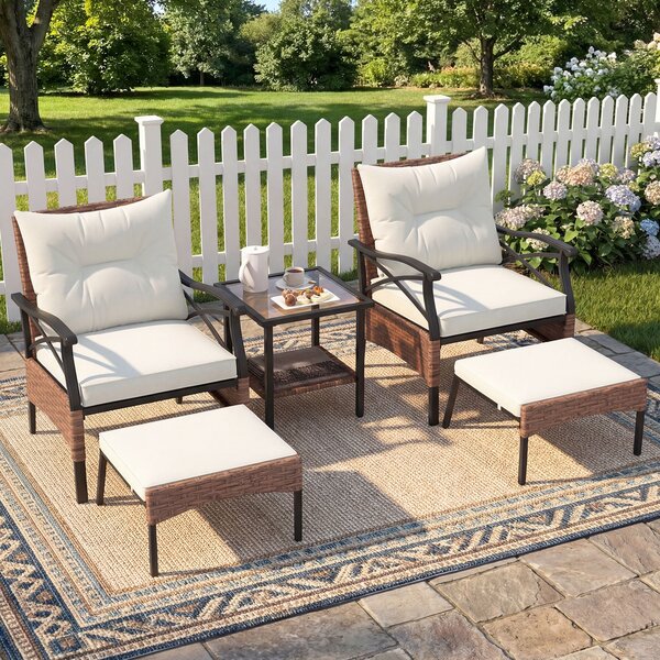 Costway Set di mobili da giardino in rattan a 5 pezzi con sedie e poggiapiedi esterni, Tavolino in vetro temperato a 2 livelli con cuscini per portico e balcone Beige
