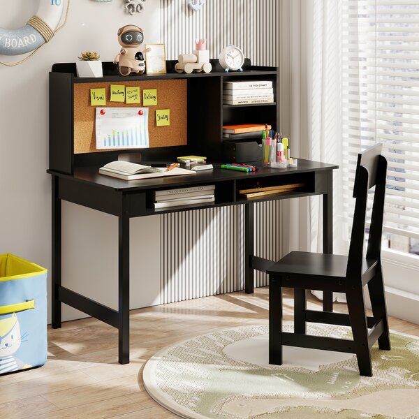 Costway Set scrivania e sedia in legno per bambini con bacheca in sughero e cassetto, Set postazione computer con pensile e ripiani aperti per cameretta e scuola a casa Nero