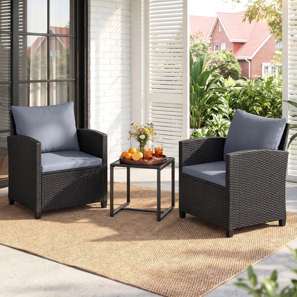 Costway Set mobili da giardino a 3 pezzi con 2 poltrone e 1 tavolino in vetro temperato, Salotto da esterno in rattan PE Nero+Grigio