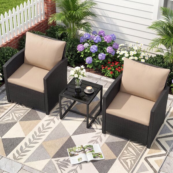 Costway Set mobili da giardino a 3 pezzi con 2 poltrone e 1 tavolino in vetro temperato, Salotto da esterno in rattan PE Nero+Ocra