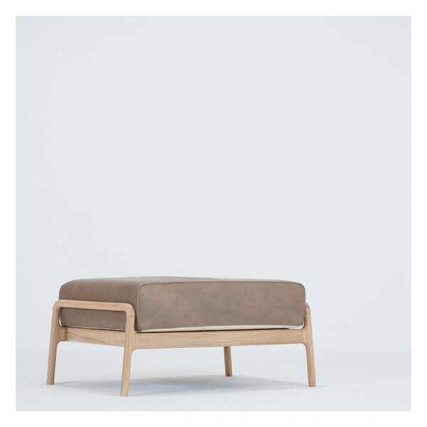 Poggiapiedi in pelle di bufalo marrone chiaro con struttura in rovere massiccio Fawn - Gazzda