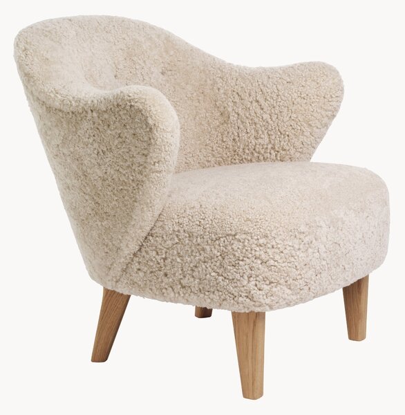 Poltrona in pelle di pecora con gambe in legno di quercia Ingeborg