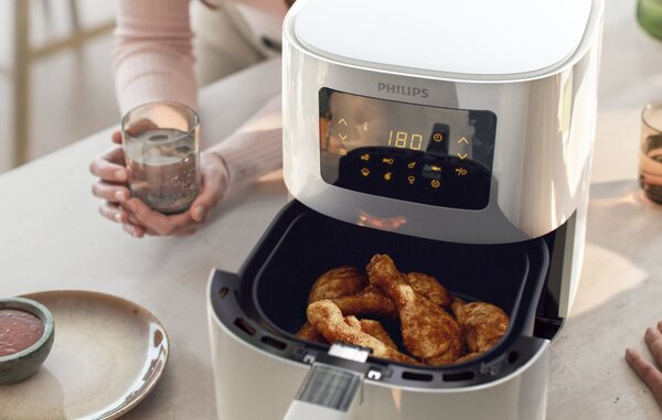 Philips Friggitrice ad Aria Airfryer L - 4 porzioni Capacit 4.1 Litri Potenza 1400 Watt Display LED colore Bianco - HD9252/00
