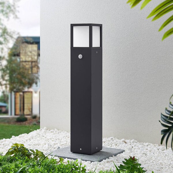 Lucande lampione a LED Dewari, rilevatore di movimento, 65 cm, IP54 Dewari, Alluminio / Grigio / Zincato, Alluminio, Moderno
