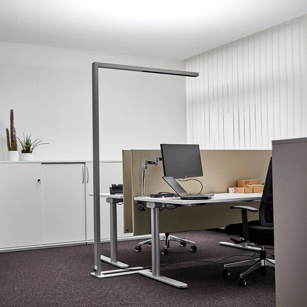 Arcchio Lampada da terra per ufficio Jolinda, argento, 4.000 K, sensore Jolinda Arcchio, dimmerabile, Alluminio / Grigio / Zincato, Studio / Ufficio, Alluminio, Moderno