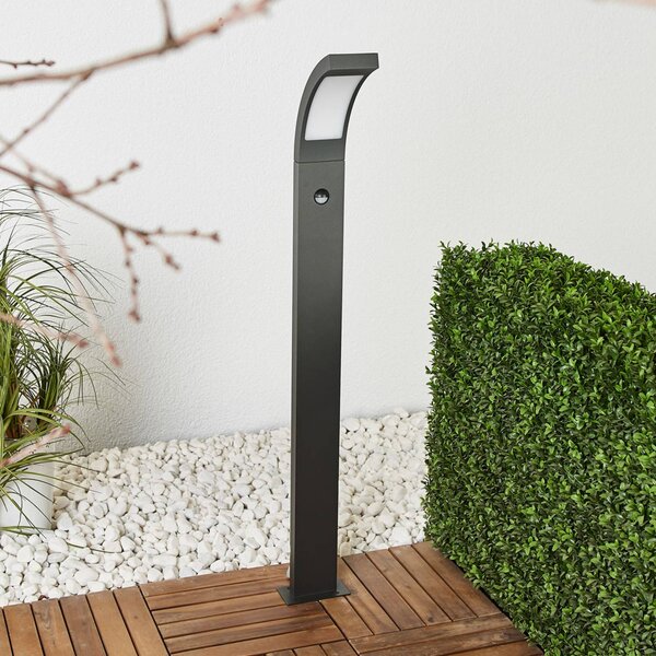 Lucande lampione a LED Juvia, 100 cm, rilevatore di movimento, IP54 Juvia, Nero, Alluminio, Moderno