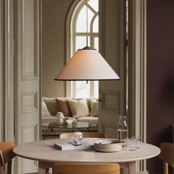 Lampada a sospensione Globen Lighting, IRIS, dimmerabile, Beige, Soggiorno, Tessuto / Tessile, Scandinavo