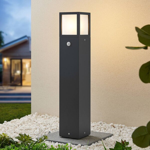 Lucande lampione Dewari, sensore di movimento, E27, 65 cm, IP54 Dewari Lucande, dimmerabile, Alluminio / Grigio / Zincato, Alluminio, Moderno