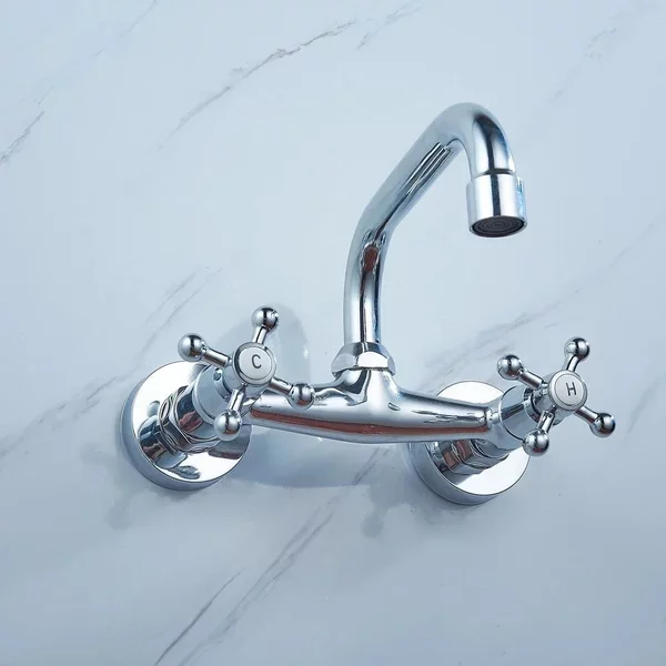 Rubinetto da cucina - Montaggio a parete - Bocca girevole - Due maniglie - Caldo/freddo - Cartuccia in Vetroceramica - Ottone massiccio - Cromo - Argento