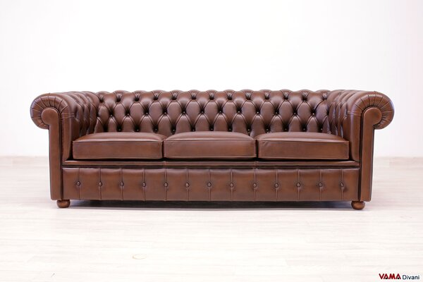 Divano Chesterfield Capitonné 3 Posti Marrone