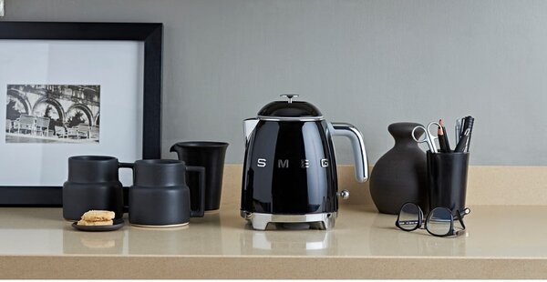 Bollitore nero in acciaio inox 800 ml Retro Style - SMEG