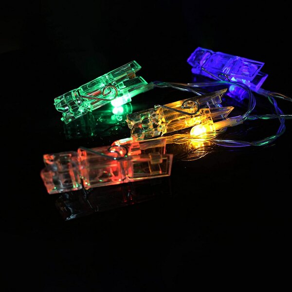 Catena decorata con mollette portafoto luminose a Led RGB 2 metri a batteria e autospegnimento Wisdom