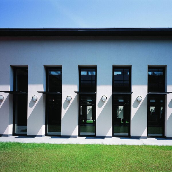 Artemide Niki applique da esterno in acciaio inox satinato Niki, dimmerabile, Alluminio / Grigio / Zincato, Acciaio Inox, Moderno