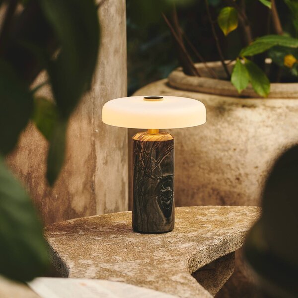 DESIGN BY US Lampada da tavolo ricaricabile Trip LED, grigio/bianco, marmo, vetro, IP44 Trip, dimmerabile, Alluminio / Grigio / Zincato, Pietra, Design