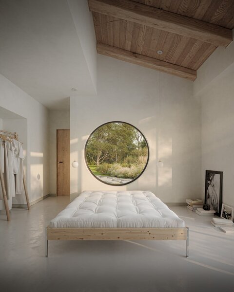 Letto matrimoniale di colore naturale in pino massiccio con rete inclusa 180x200 cm Core – Karup Design