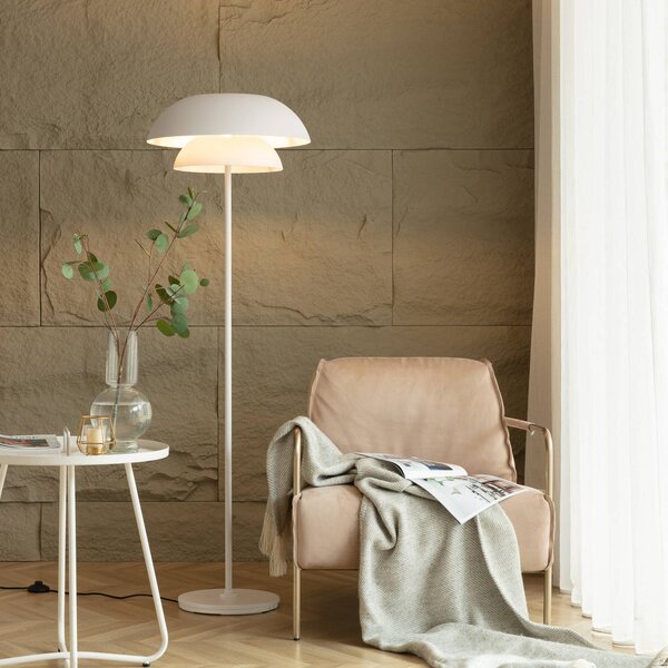 Lampada da terra di design Kellina Lucande, Bianco / Opale, Soggiorno / Sala da pranzo, Metallo, Design, Lampada da terra