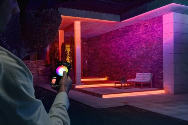 Philips - Striscia LED RGBW dimmerabile per esterni Hue FLUX 5m LED/30W/230V + sensore di movimento