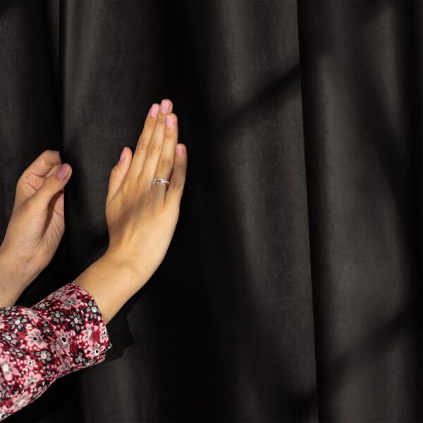Tenda parzialmente oscurante nera in velluto 140x270 cm – Restilo