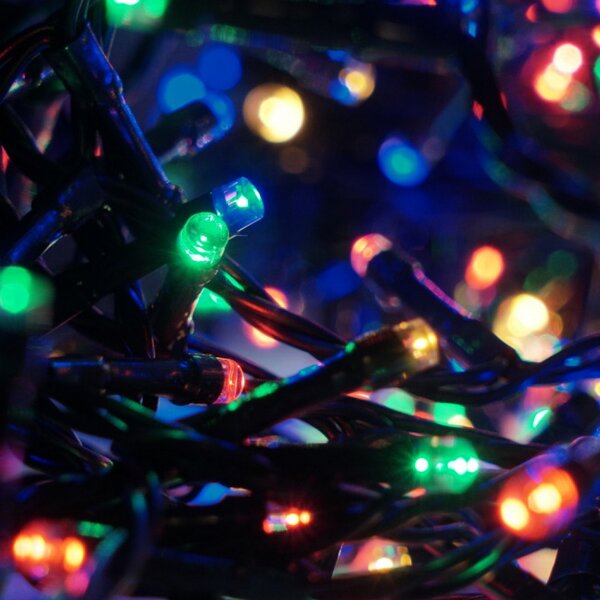Catena di luci 41 metri da 1360 Led Mini Cluster Multicolore con cavo verde autospegnimento Wisdom