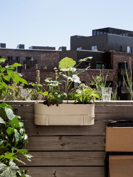 Vaso da balcone con superficie millerighe Bau