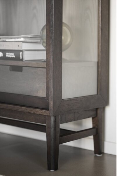 Vetrina marrone in rovere con ante scorrevoli 100x203 cm Hazelton - Rowico