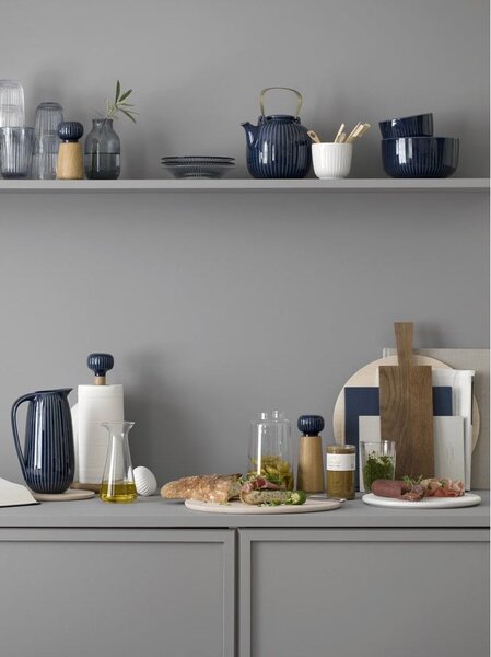 Portasciugamani in legno di quercia con dettagli in porcellana blu scuro Hammershoi Hammershøi - Kähler Design