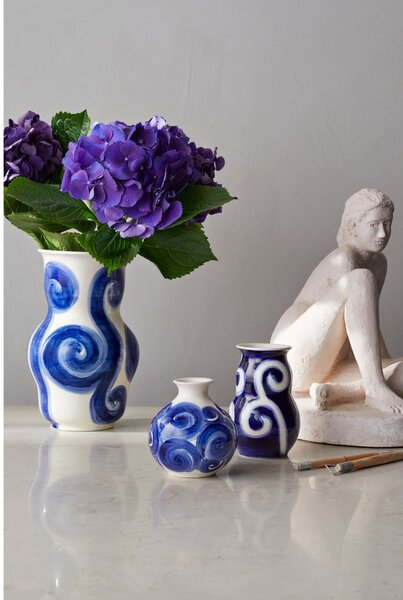 Vaso in gres blu dipinto a mano Tulle - Kähler Design