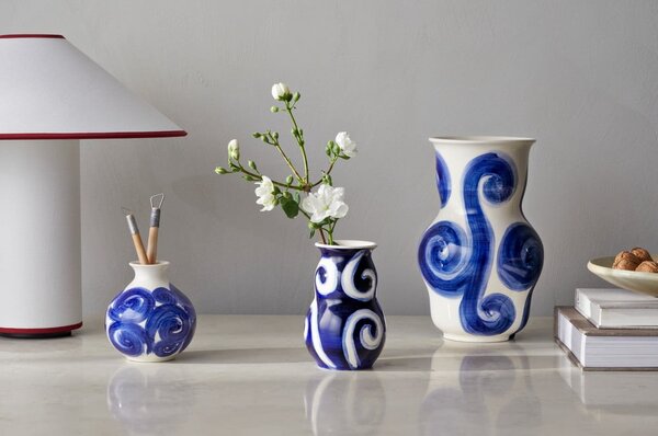 Vaso in gres blu dipinto a mano Tulle - Kähler Design