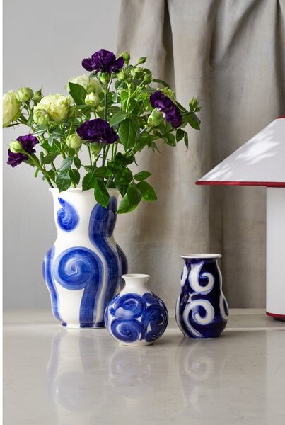 Vaso in gres blu dipinto a mano Tulle - Kähler Design