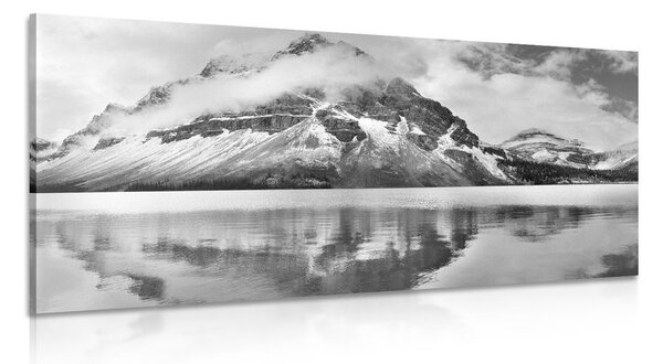 Quadro su tela – Lago vicino a una splendida montagna in bianco e nero