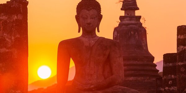 Stampa su tela – Statua di Buddha tra le pietre